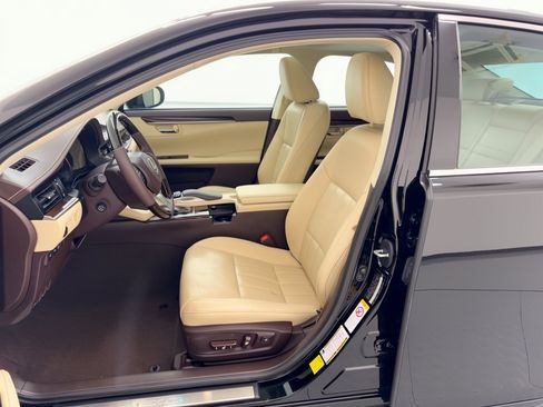 Used 2017 Lexus ES 350 w/ Luxury Package FWD image 5