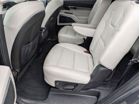 Used 2022 Kia Telluride SX w/ SX Prestige Package image 23