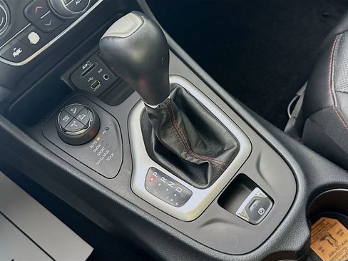 Used 2016 Jeep Cherokee Trailhawk w/ Comfort/Convenience Group image 20