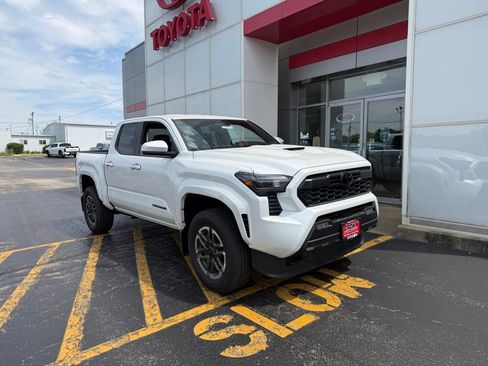 New 2026 Toyota Tacoma TRD Sport AWD/4WD image 3