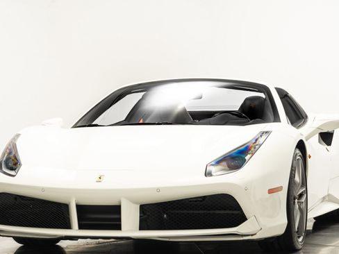 Used 2017 Ferrari 488 Spider image 5