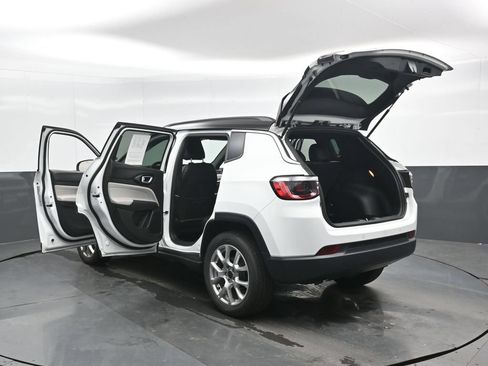 Used 2025 Jeep Compass Limited AWD/4WD image 49