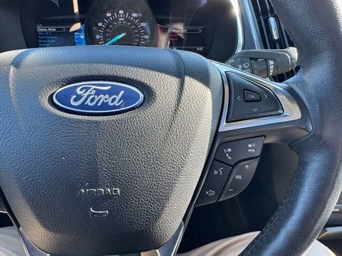 Used 2020 Ford Edge Titanium image 22
