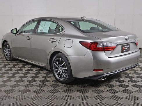 Used 2017 Lexus ES 350 w/ Luxury Package FWD image 12