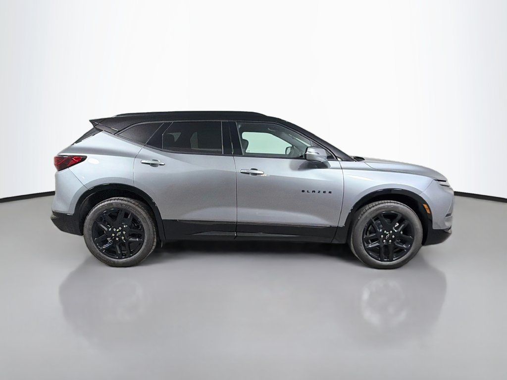 New 2026 Chevrolet Blazer RS w/ LPO, Floor Liner Package AWD/4WD image 4