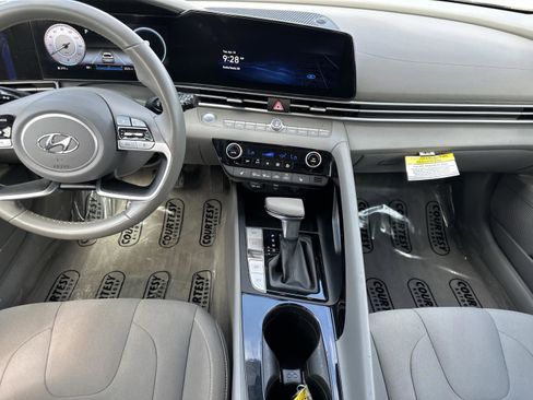 Certified 2023 Hyundai Elantra SEL w/ Convenience Package FWD image 13
