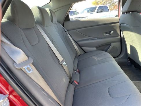 Used 2025 Hyundai Elantra SE image 25