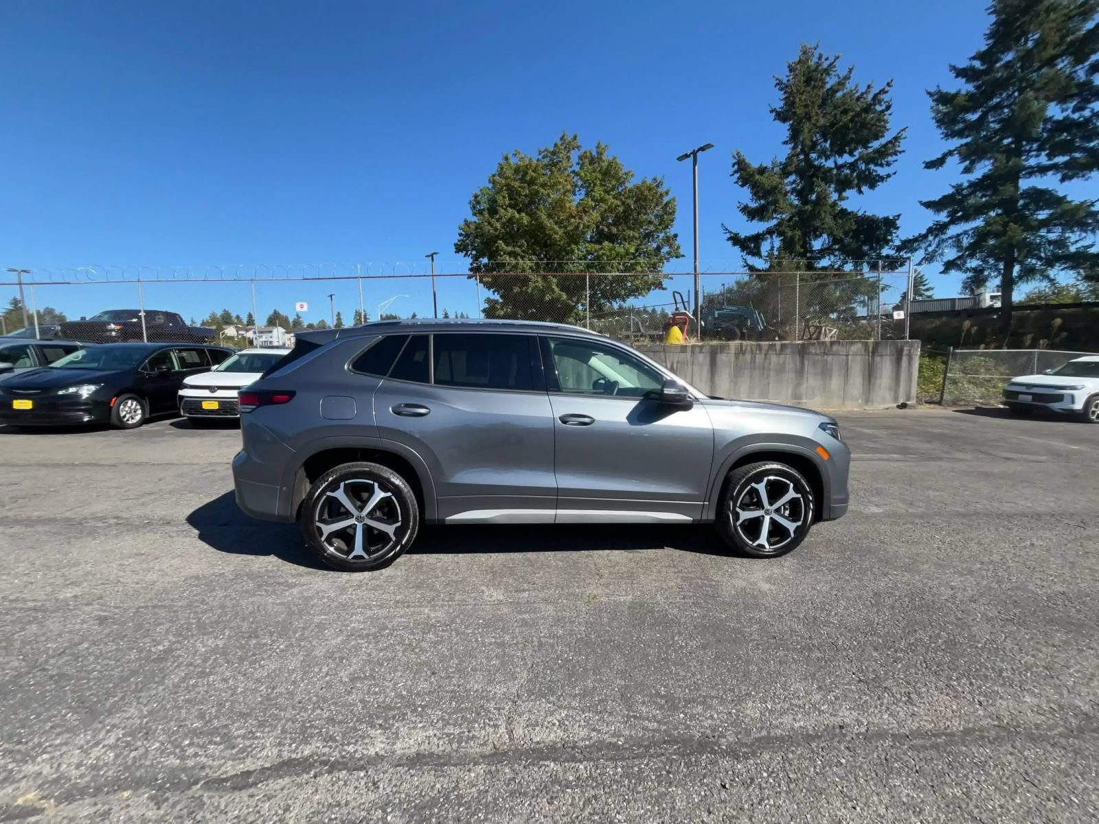 Used 2026 Volkswagen Tiguan SE AWD/4WD image 15