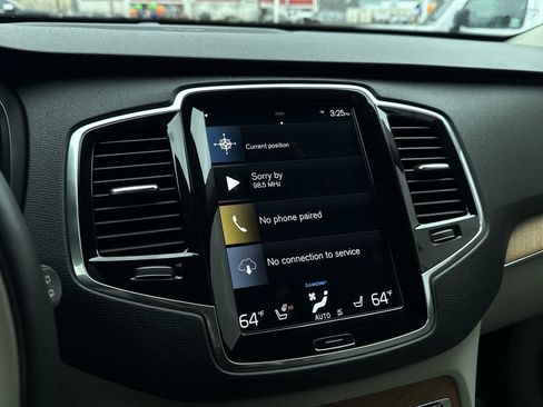 Used 2022 Volvo XC90 T6 Momentum w/ Advanced Package image 19