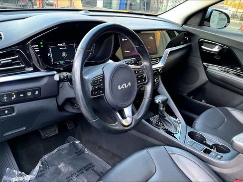 Used 2022 Kia Niro Touring Special Edition image 11