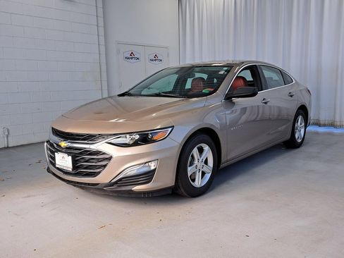 Used 2023 Chevrolet Malibu LS image 2