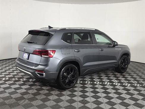 Used 2022 Volkswagen Taos SE image 3