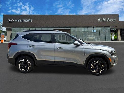 Used 2024 Kia Seltos EX AWD/4WD image 4
