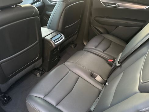 Used 2025 Cadillac XT6 Luxury image 14