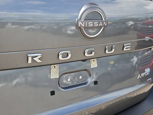 Used 2023 Nissan Rogue S AWD/4WD image 12