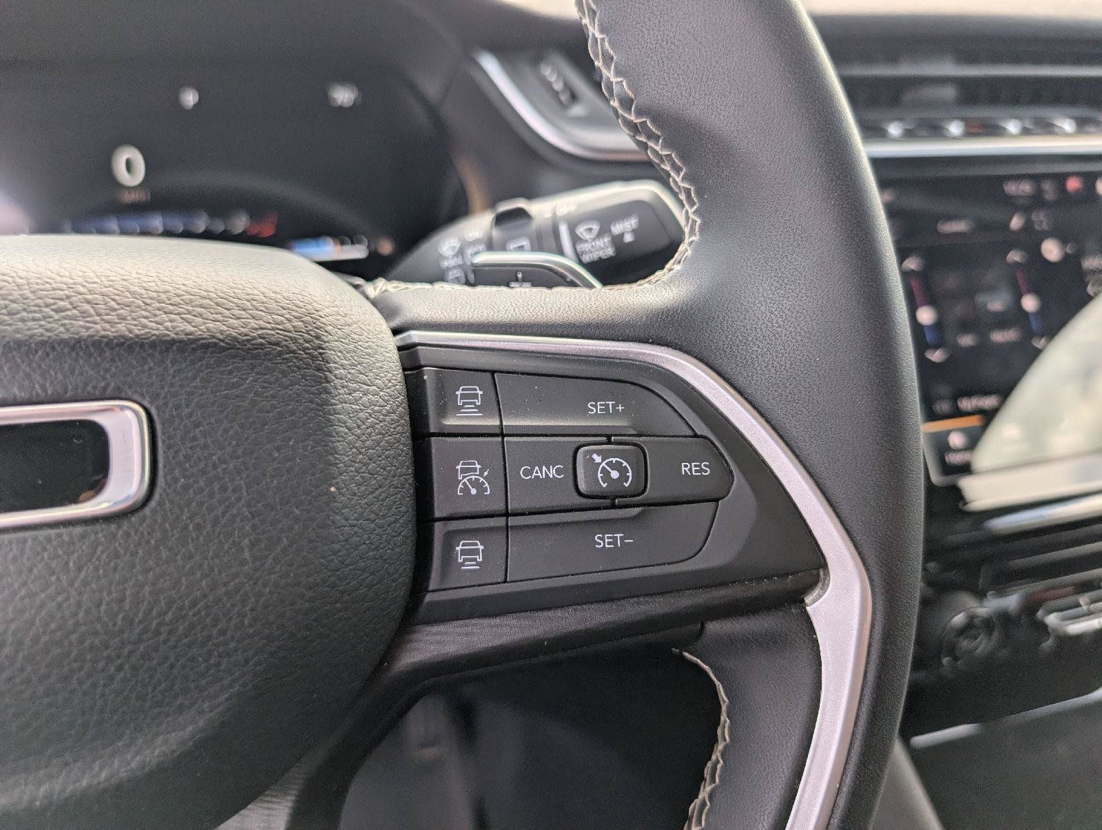 Used 2023 Jeep Grand Cherokee L Laredo AWD/4WD image 19