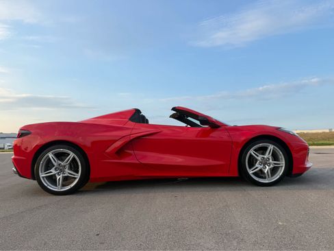 Used 2025 Chevrolet Corvette Stingray Convertible w/ 1LT RWD image 4
