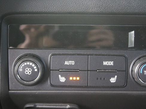 Used 2023 GMC Acadia SLT w/ Preferred Package FWD image 32