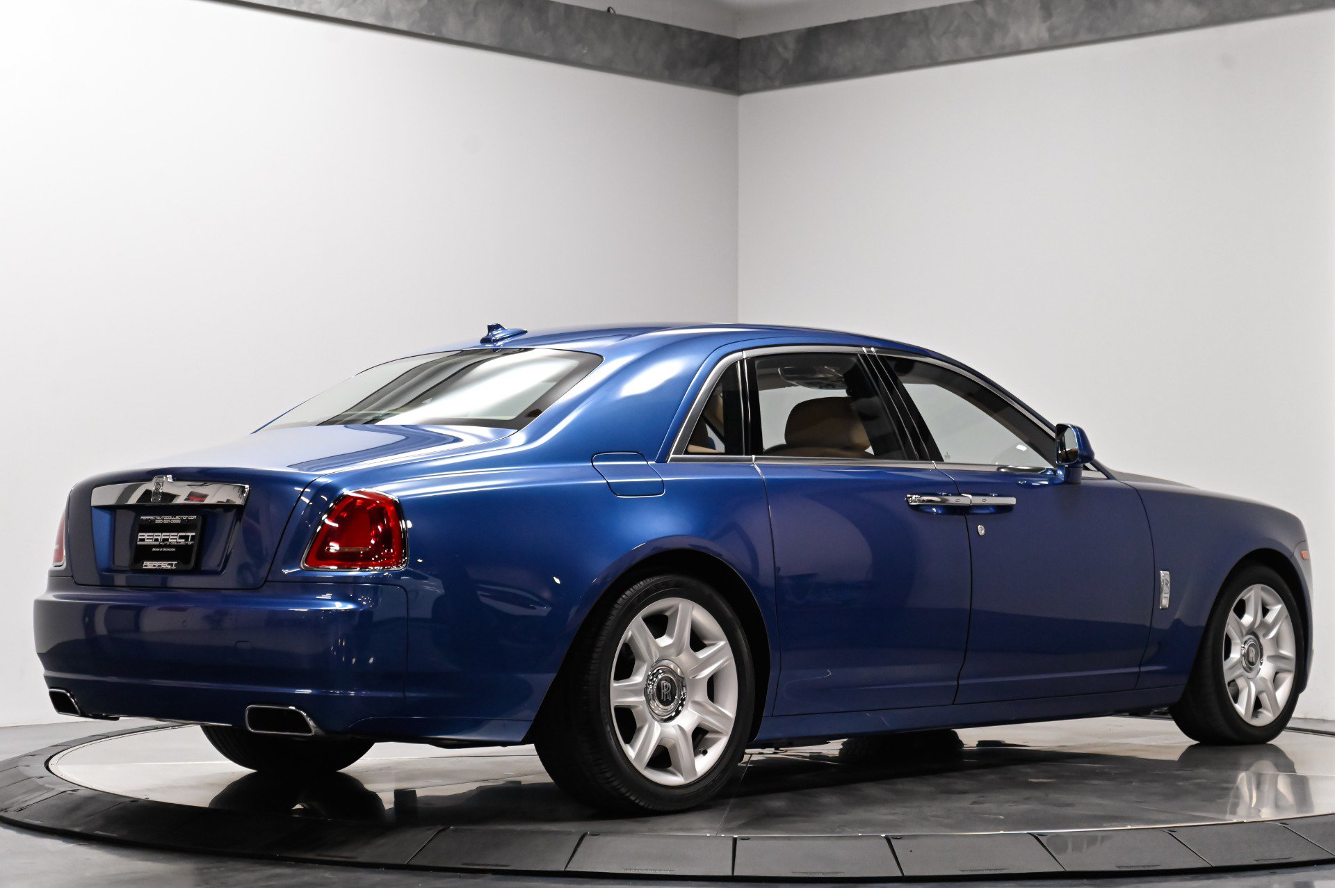 Used 2012 Rolls-Royce Ghost RWD image 39