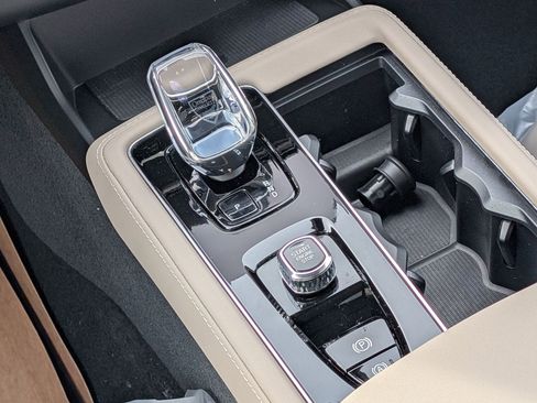 New 2026 Volvo XC90 B5 Plus w/ Protection Package Premier image 24