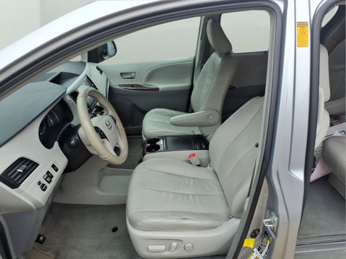 Used 2013 Toyota Sienna XLE FWD image 29