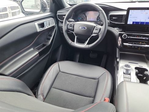 Certified 2022 Ford Explorer ST-Line w/ Class IV Trailer Tow Package image 10