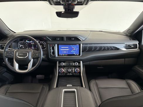 Used 2021 GMC Yukon Denali w/ Advanced Technology Package AWD/4WD image 17