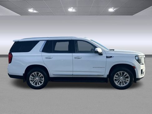 Used 2024 GMC Yukon SLT w/ SLT Luxury Package AWD/4WD image 2