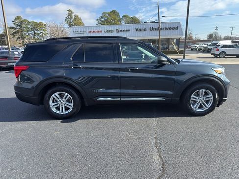 Used 2022 Ford Explorer XLT w/ Equipment Group 202A image 2