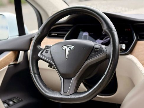 Used 2018 Tesla Model X 100D image 11