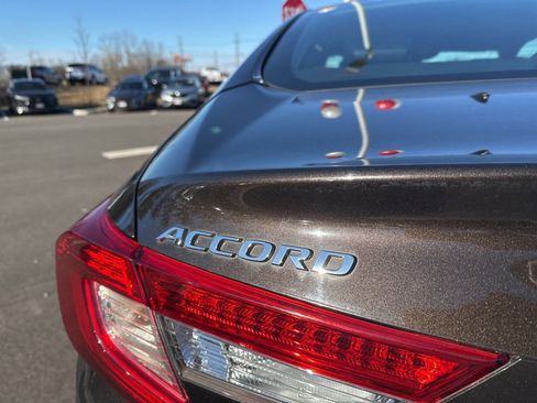 Used 2018 Honda Accord Touring image 10