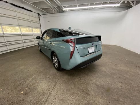 Used 2016 Toyota Prius Four image 4