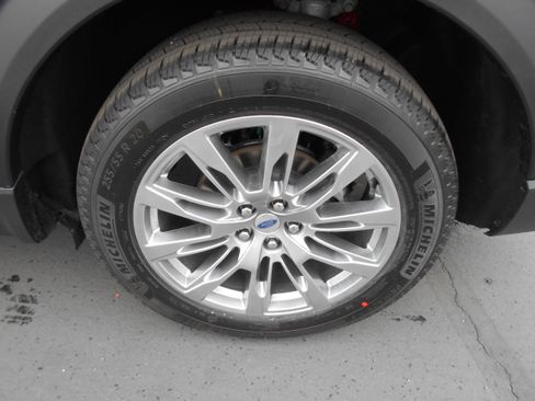 New 2026 Ford Explorer Platinum image 38