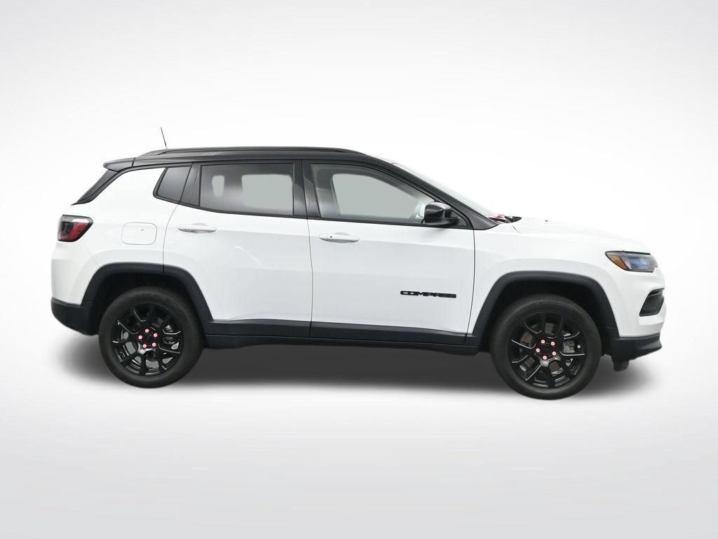 Used 2023 Jeep Compass Latitude AWD/4WD image 4