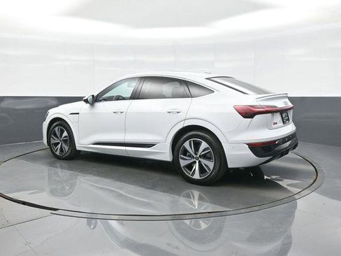 Used 2024 Audi Q8 e-tron Premium Plus image 5