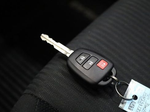 Used 2015 Toyota RAV4 XLE image 26