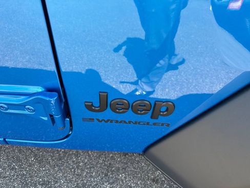 New 2025 Jeep Wrangler Sport S image 32