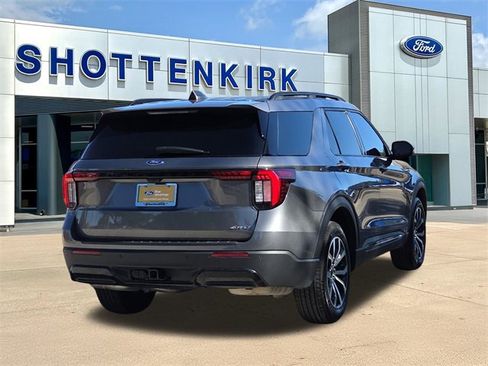 Certified 2025 Ford Explorer ST-Line image 8