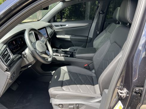 Certified 2026 Volkswagen Atlas Cross Sport SE w/ Panoramic Sunroof Package AWD/4WD image 14