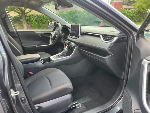 Used 2025 Toyota RAV4 LE AWD/4WD image 28