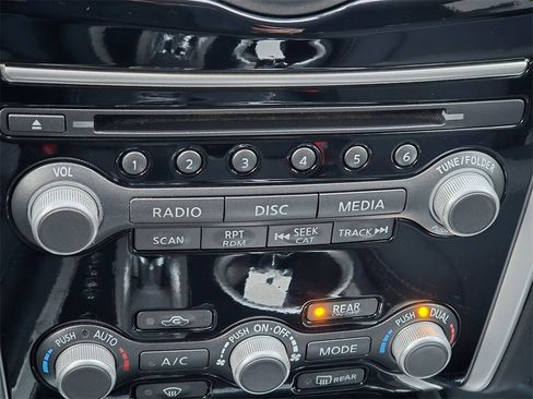 Used 2017 Nissan Pathfinder S image 21