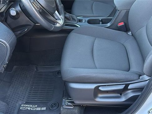 Used 2024 Toyota Corolla Cross LE image 23