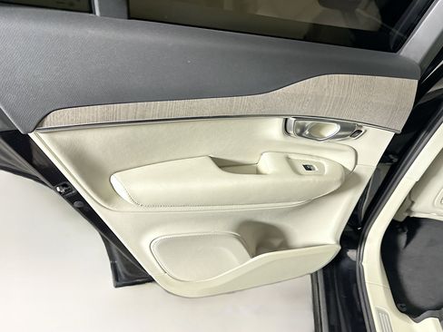 Used 2024 Volvo XC90 B6 Plus AWD/4WD image 27
