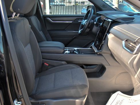 Used 2025 GMC Acadia Elevation image 55