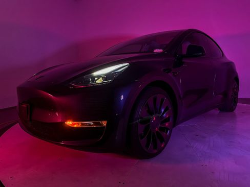 Used 2024 Tesla Model Y Performance AWD/4WD image 6