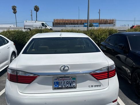 Used 2015 Lexus ES 350 w/ Luxury Package FWD image 7