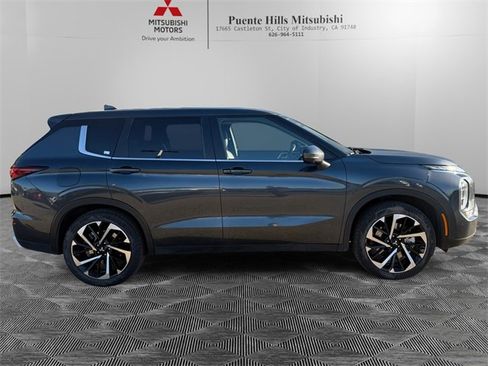 Used 2024 Mitsubishi Outlander SE image 4