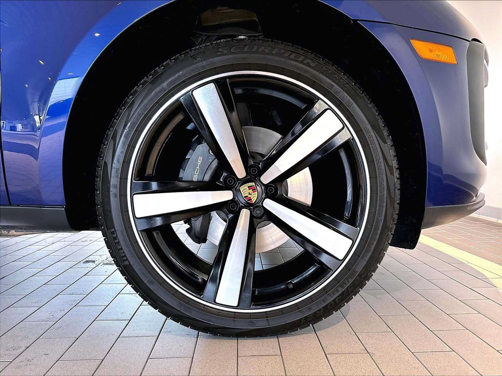 Used 2026 Porsche Macan AWD/4WD image 14