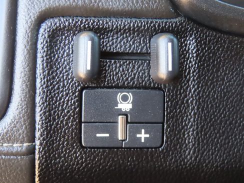 Used 2022 GMC Canyon Elevation image 12