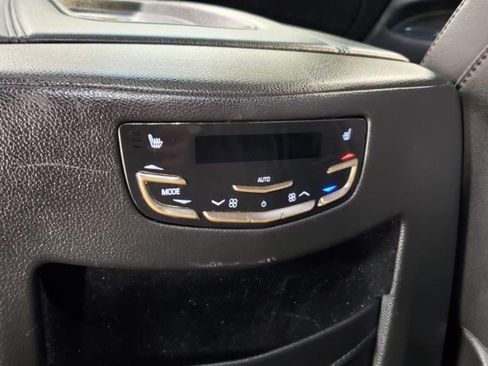 Used 2017 Cadillac Escalade Luxury AWD/4WD image 13